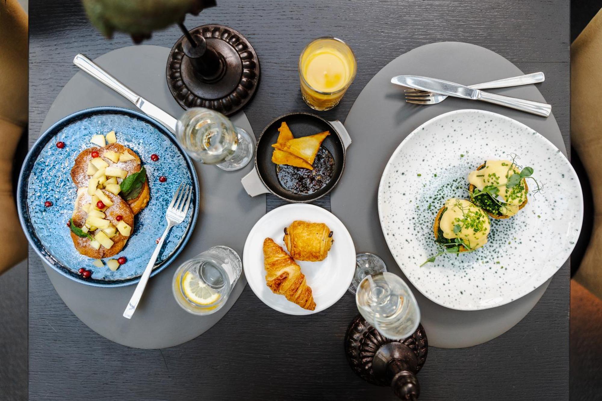H15 Boutique Hotel, Warsaw, A Member Of Design Hotels 외부 사진 A selection of dishes at the restaurant